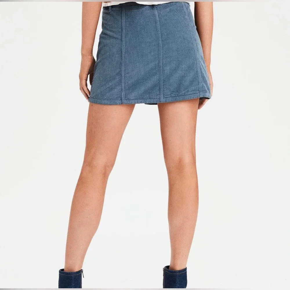 American Eagle  Zip Front Corduroy Skirt Size 6‎